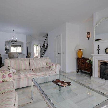 Quaint 2 Bedroom Townhouse With Pool Close To Sea! Бенальмадена Экстерьер фото